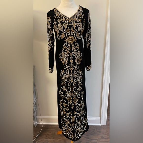 VTG BLACK VELVET BEADED EMBELLISHED GOWN DRESS SIZE SMALL - Picture 6 of 16